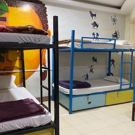 Vagabond Stay Hostel Varanasi Bagian luar foto