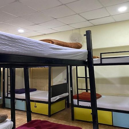 Vagabond Stay Hostel Varanasi Bagian luar foto