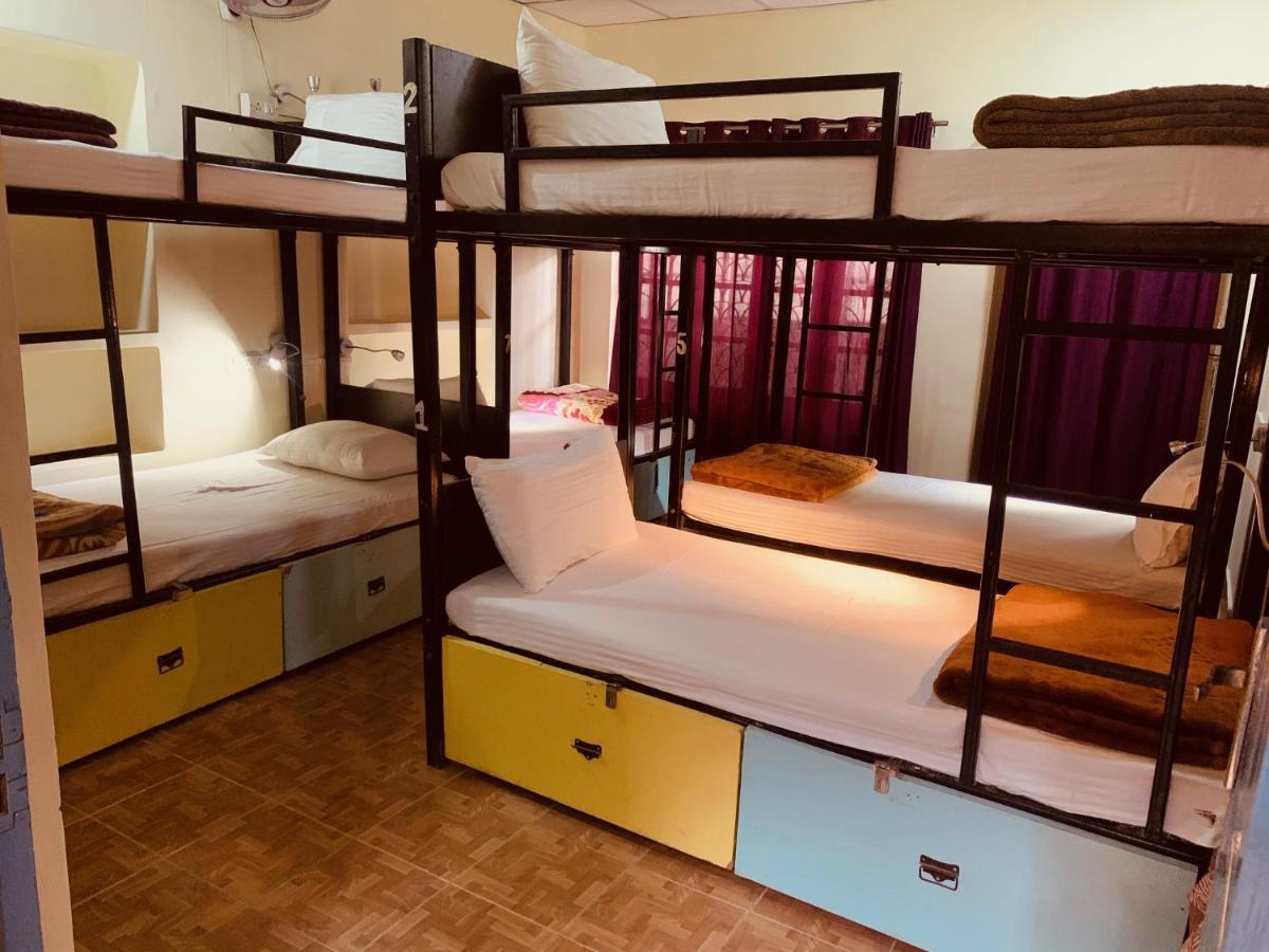Vagabond Stay Hostel Varanasi Bagian luar foto