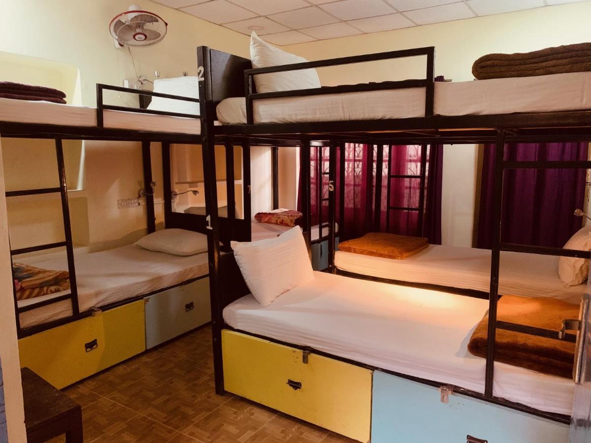 Vagabond Stay Hostel Varanasi Bagian luar foto