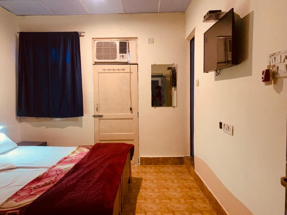 Vagabond Stay Hostel Varanasi Bagian luar foto