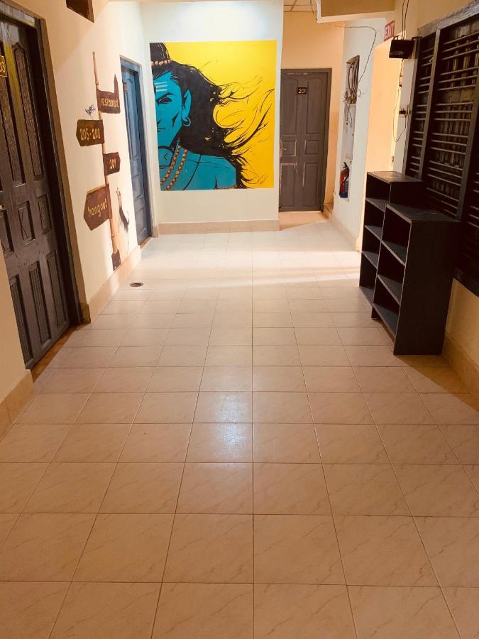 Vagabond Stay Hostel Varanasi Bagian luar foto