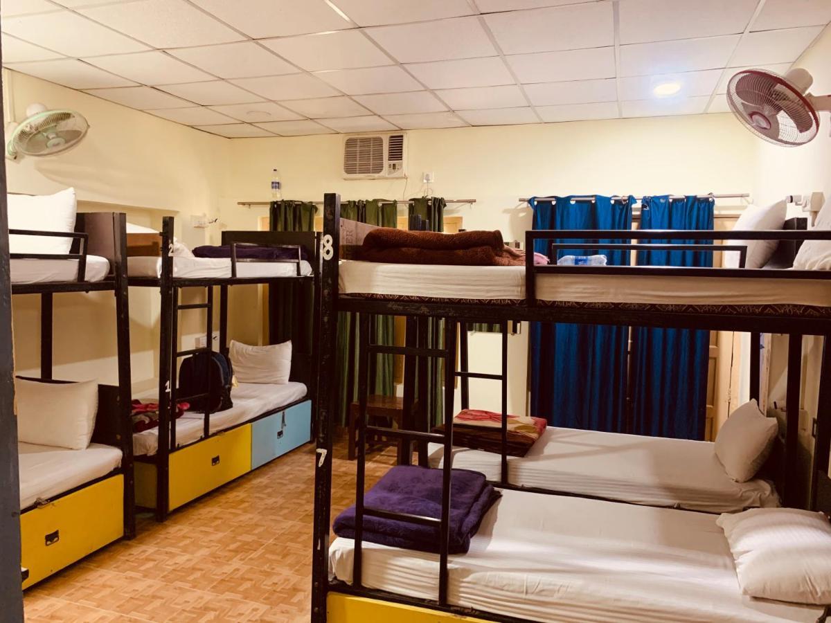 Vagabond Stay Hostel Varanasi Bagian luar foto