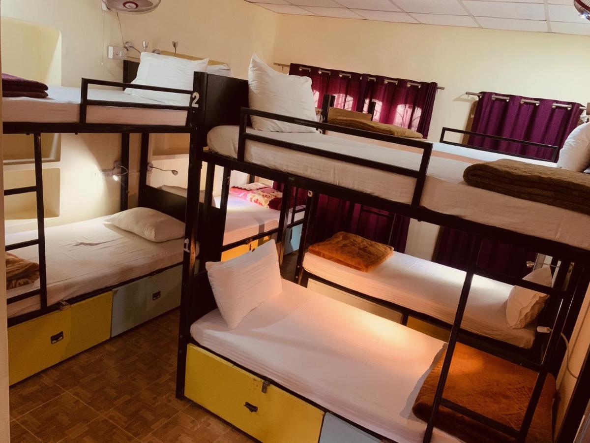 Vagabond Stay Hostel Varanasi Bagian luar foto