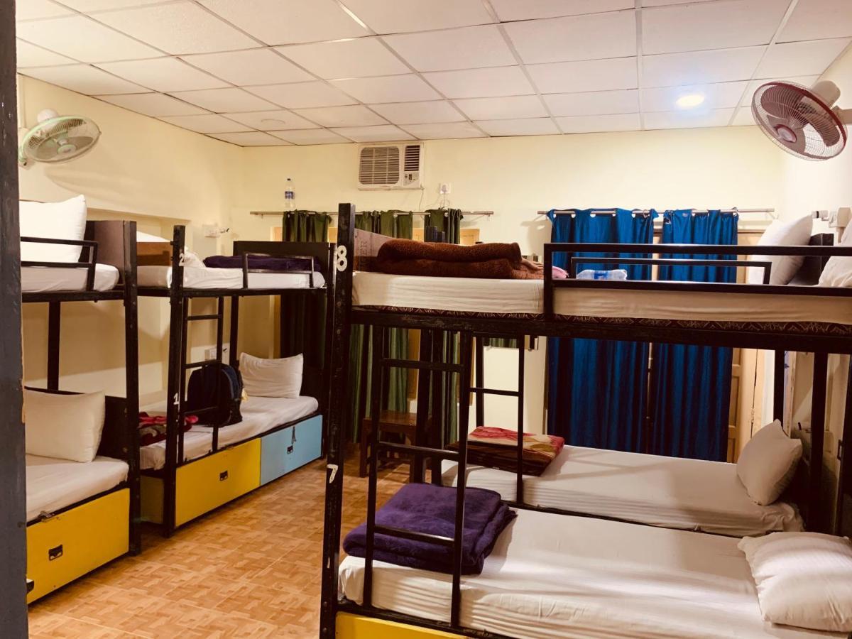 Vagabond Stay Hostel Varanasi Bagian luar foto