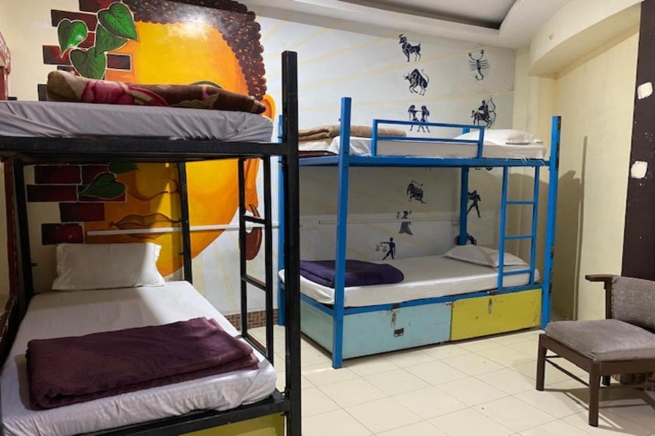 Vagabond Stay Hostel Varanasi Bagian luar foto