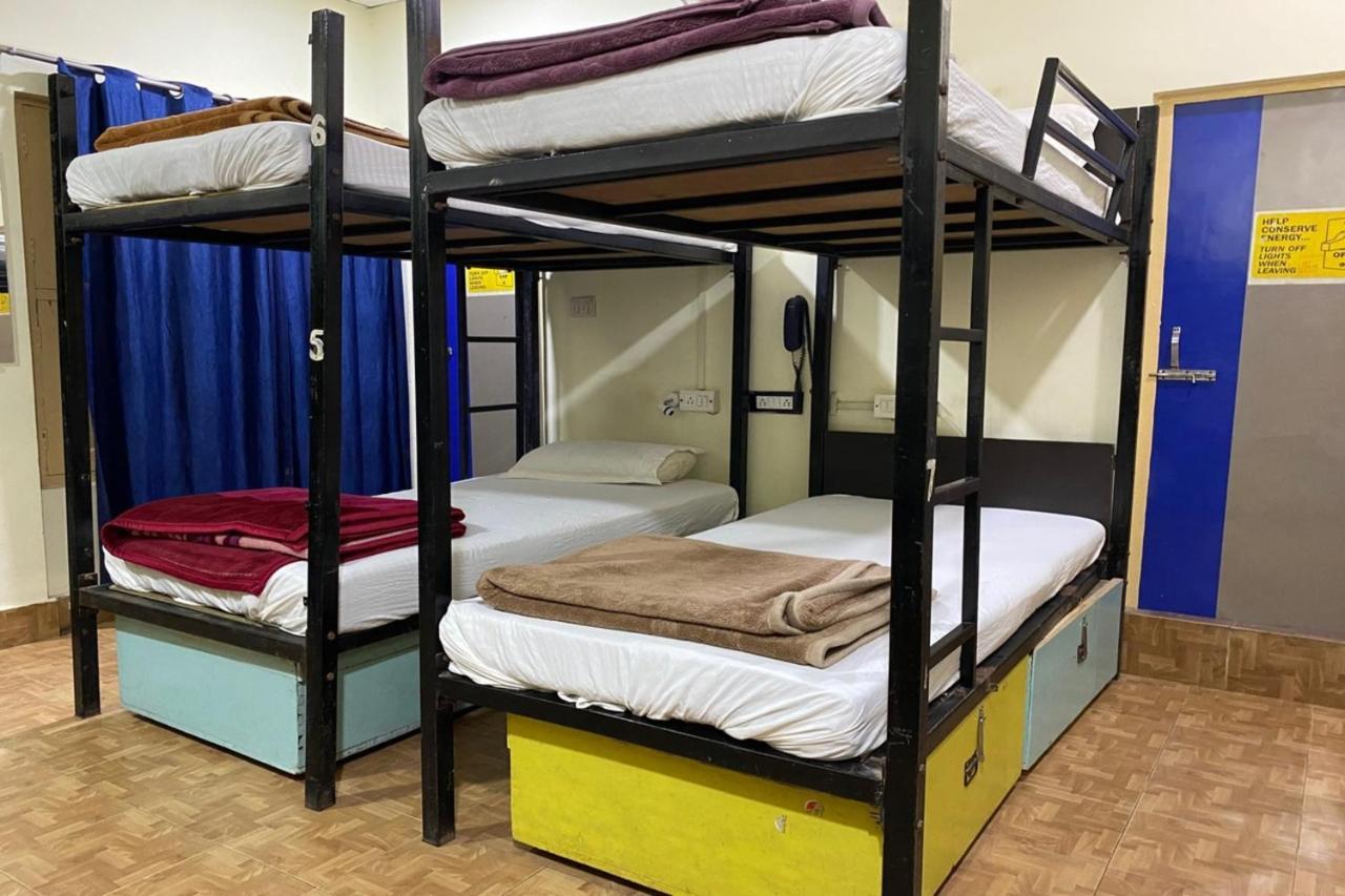 Vagabond Stay Hostel Varanasi Bagian luar foto
