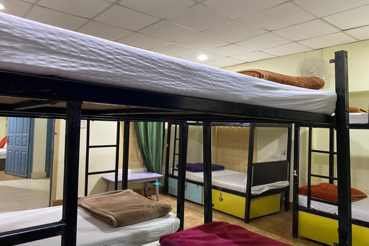 Vagabond Stay Hostel Varanasi Bagian luar foto