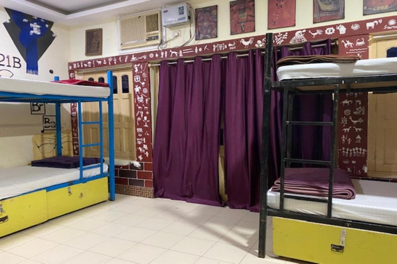 Vagabond Stay Hostel Varanasi Bagian luar foto