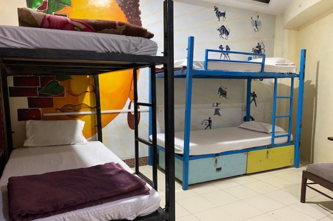 Vagabond Stay Hostel Varanasi Bagian luar foto