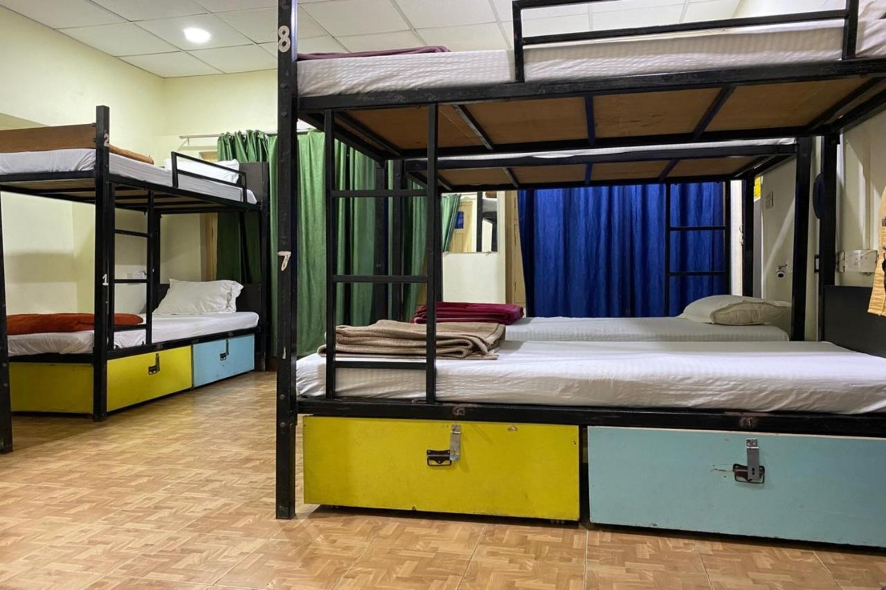 Vagabond Stay Hostel Varanasi Bagian luar foto