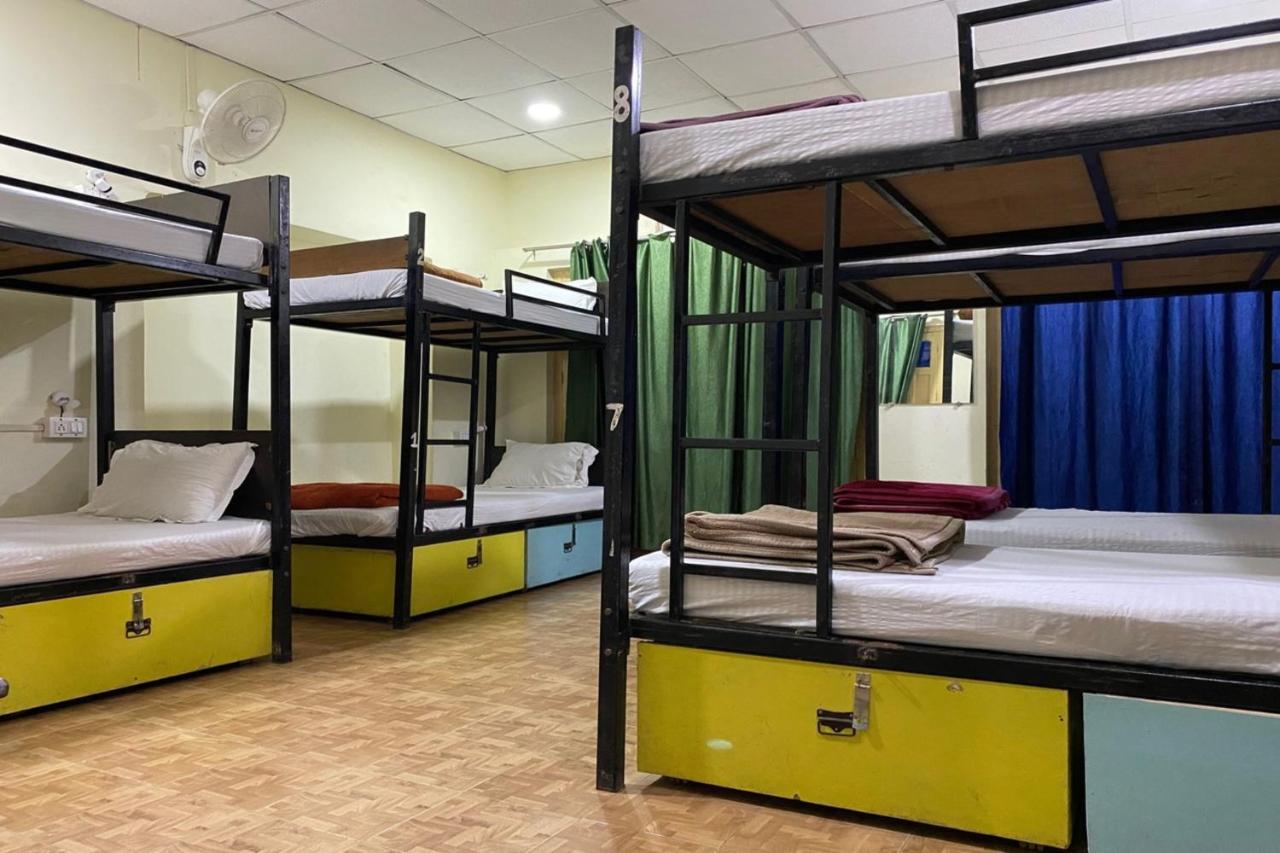 Vagabond Stay Hostel Varanasi Bagian luar foto