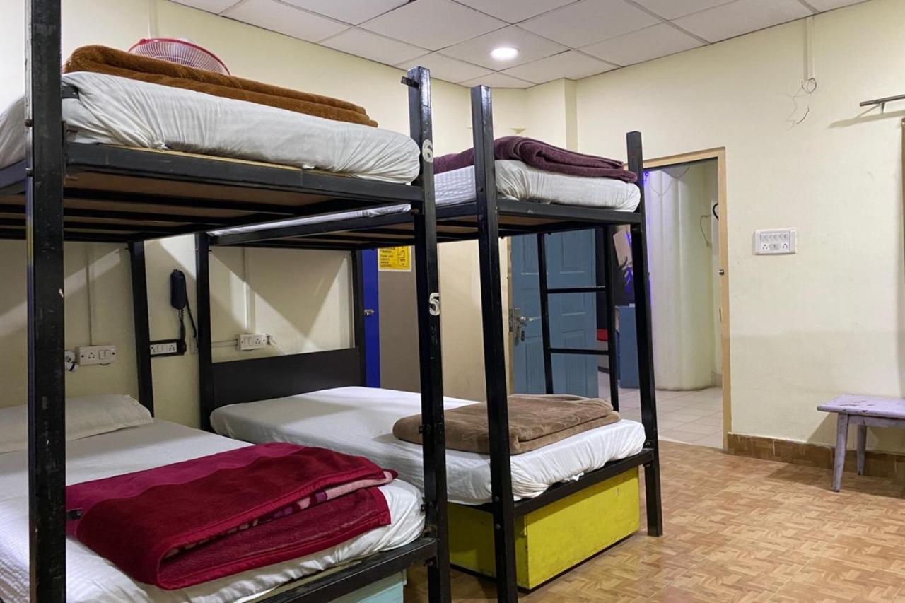Vagabond Stay Hostel Varanasi Bagian luar foto
