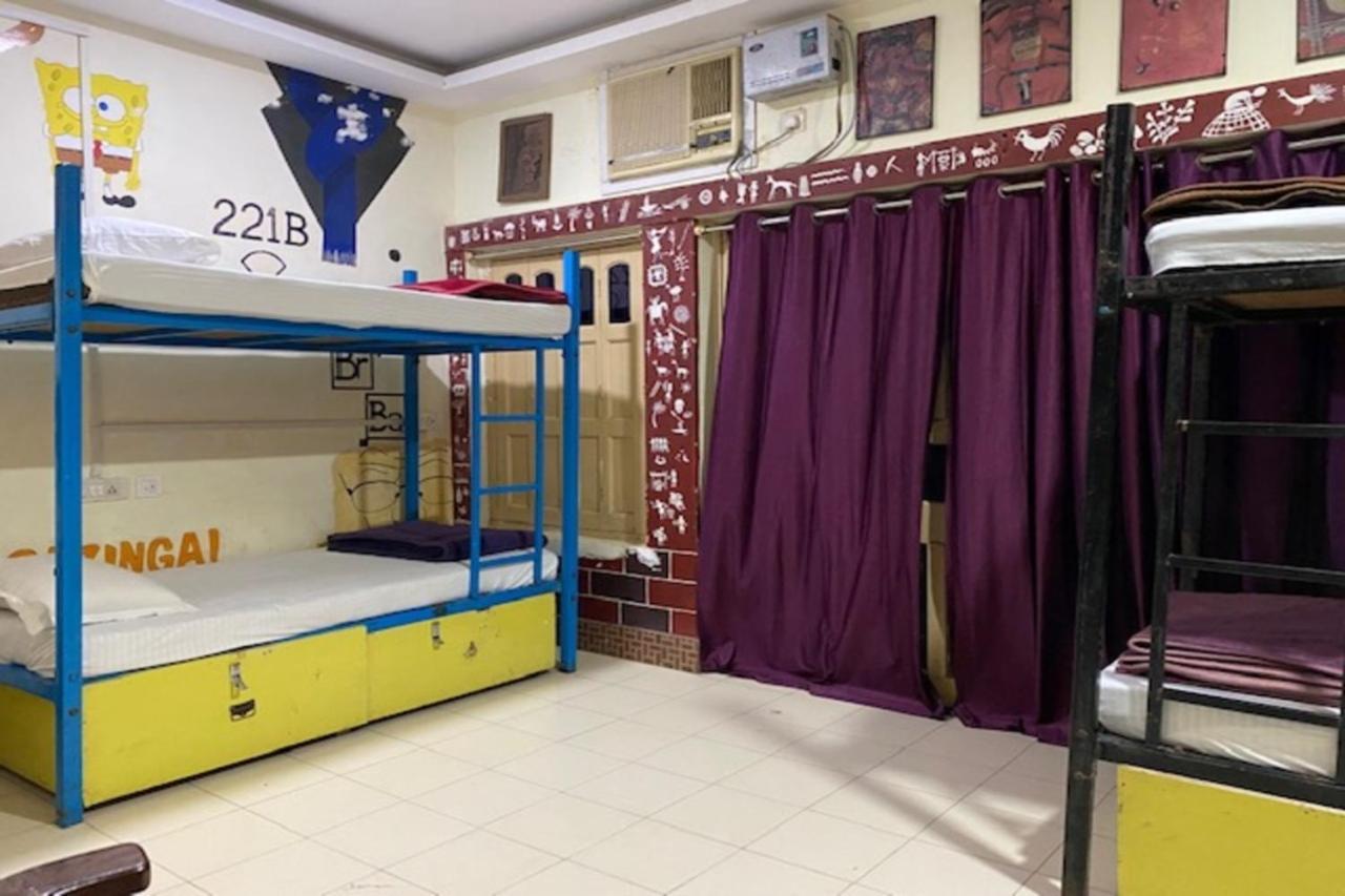 Vagabond Stay Hostel Varanasi Bagian luar foto