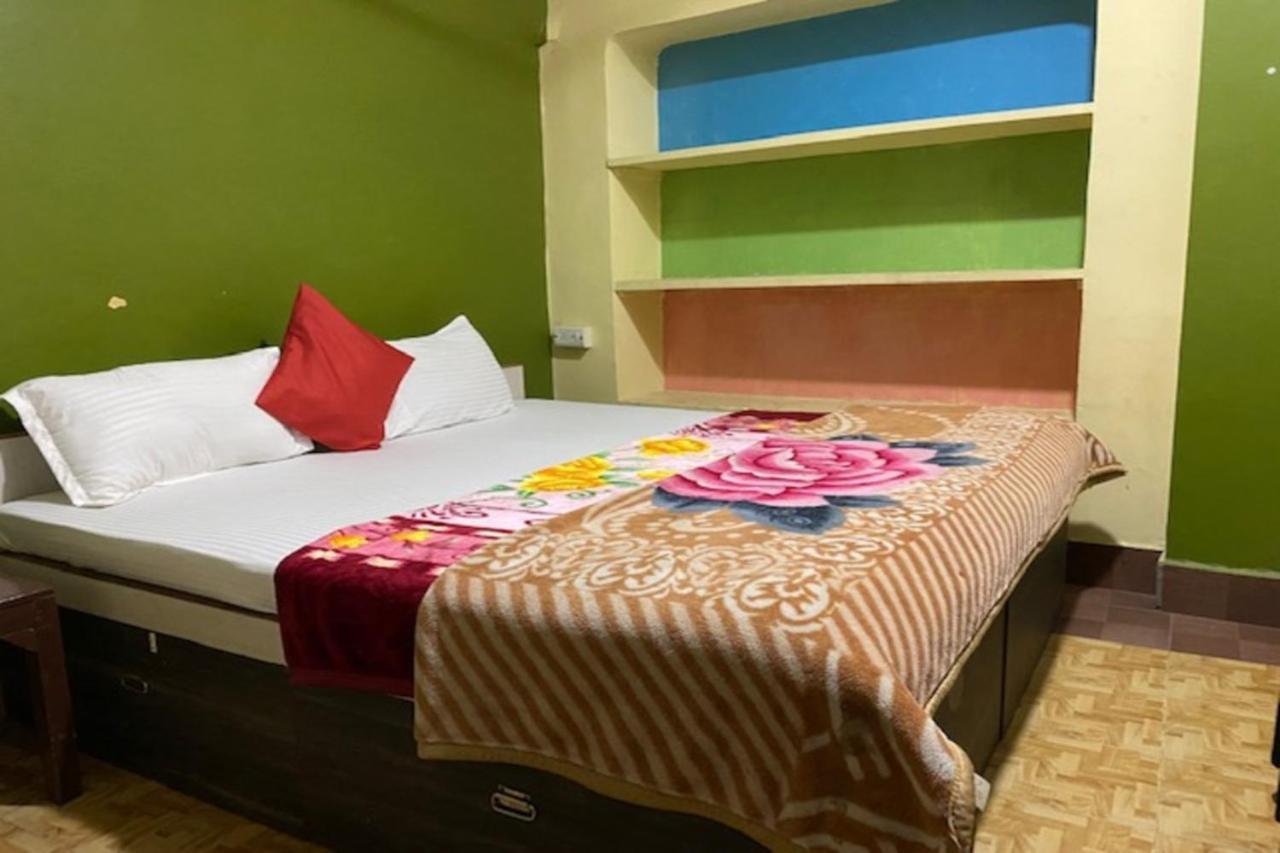 Vagabond Stay Hostel Varanasi Bagian luar foto
