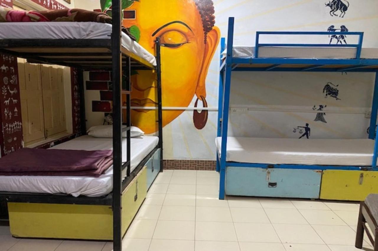 Vagabond Stay Hostel Varanasi Bagian luar foto
