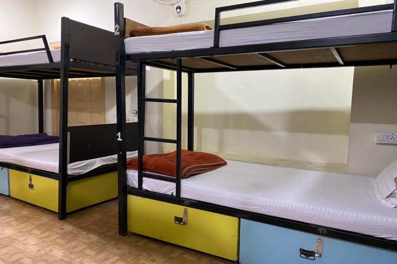 Vagabond Stay Hostel Varanasi Bagian luar foto