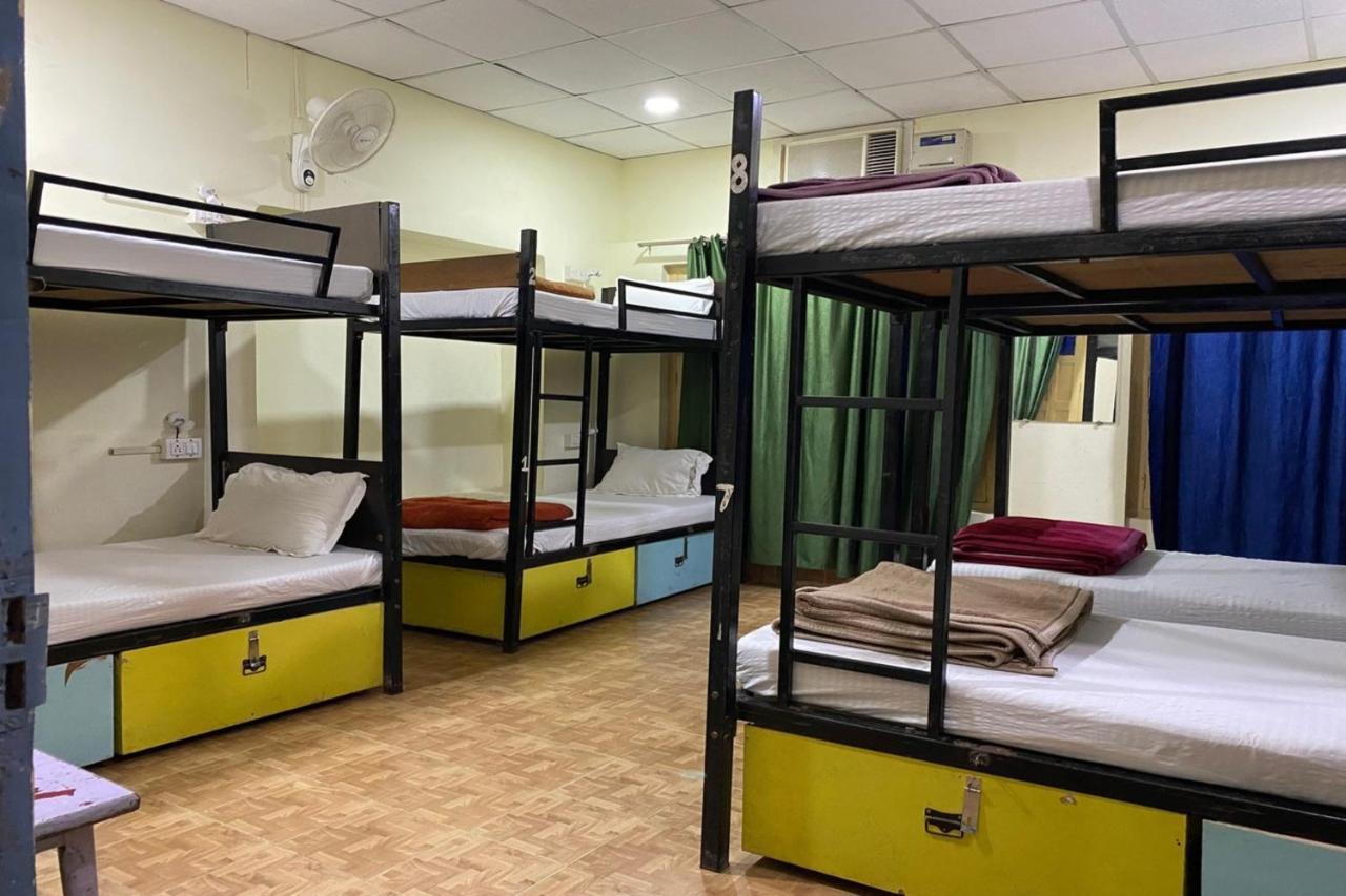 Vagabond Stay Hostel Varanasi Bagian luar foto