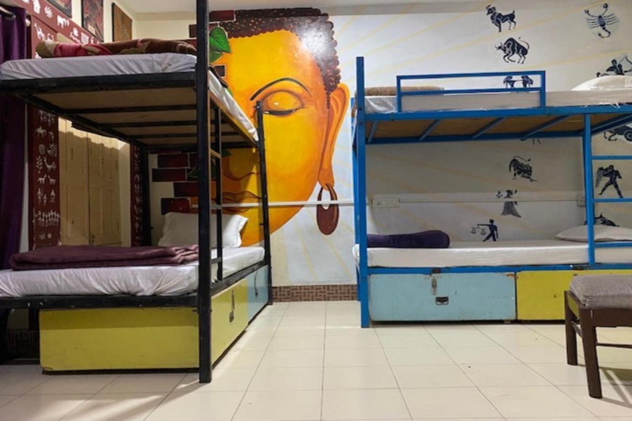 Vagabond Stay Hostel Varanasi Bagian luar foto