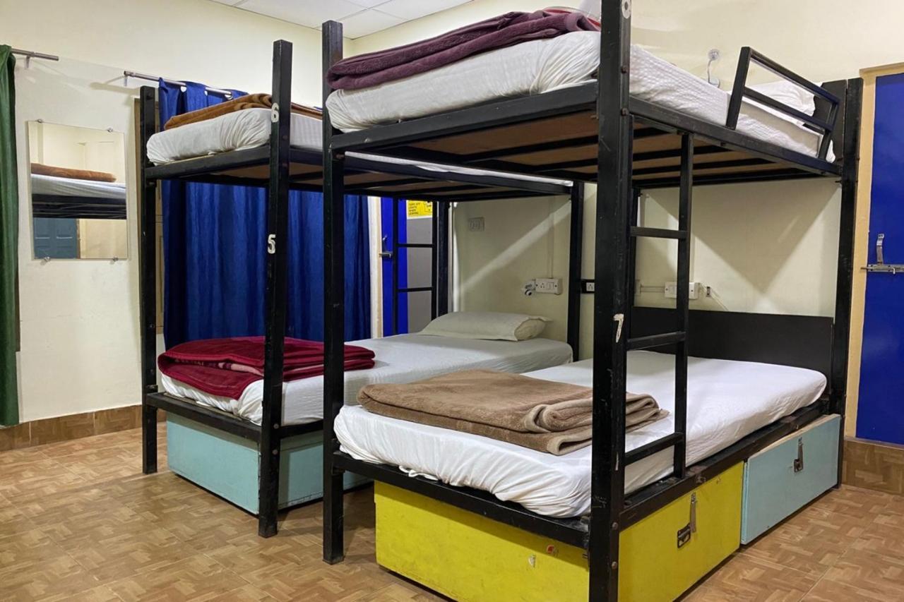 Vagabond Stay Hostel Varanasi Bagian luar foto