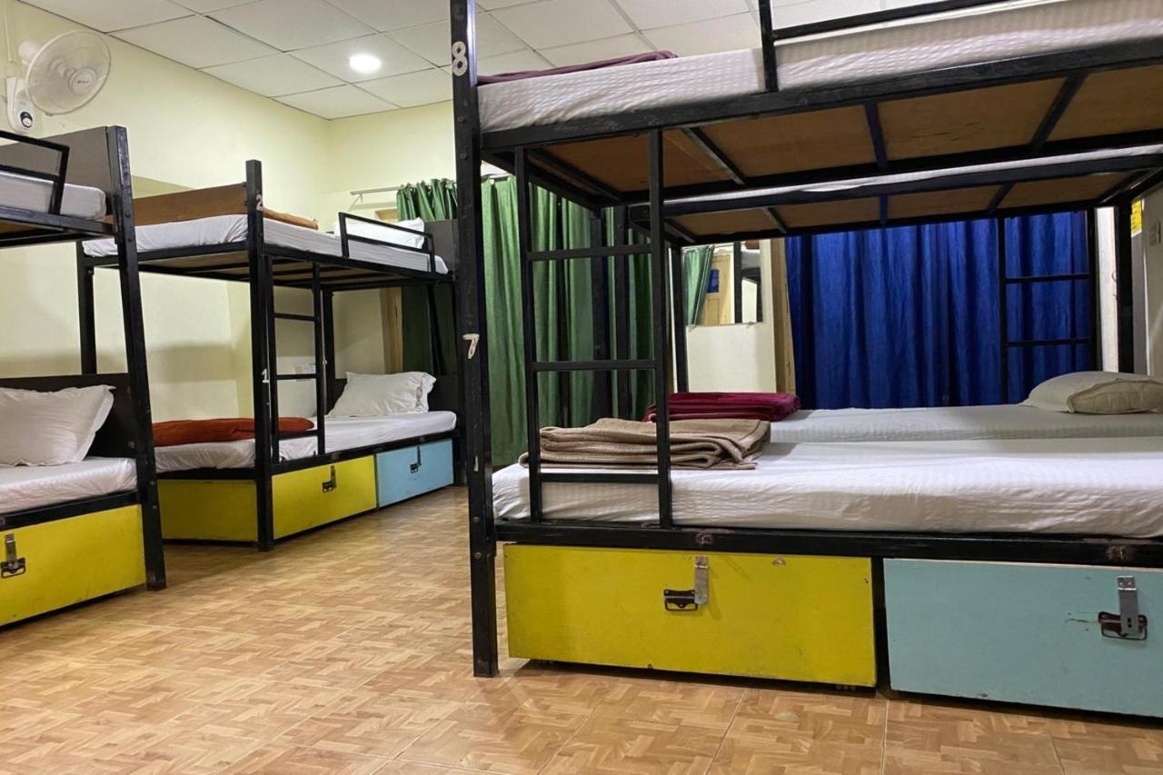 Vagabond Stay Hostel Varanasi Bagian luar foto