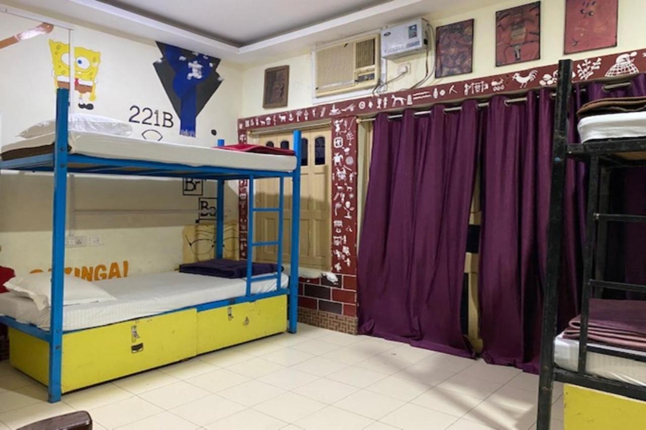 Vagabond Stay Hostel Varanasi Bagian luar foto