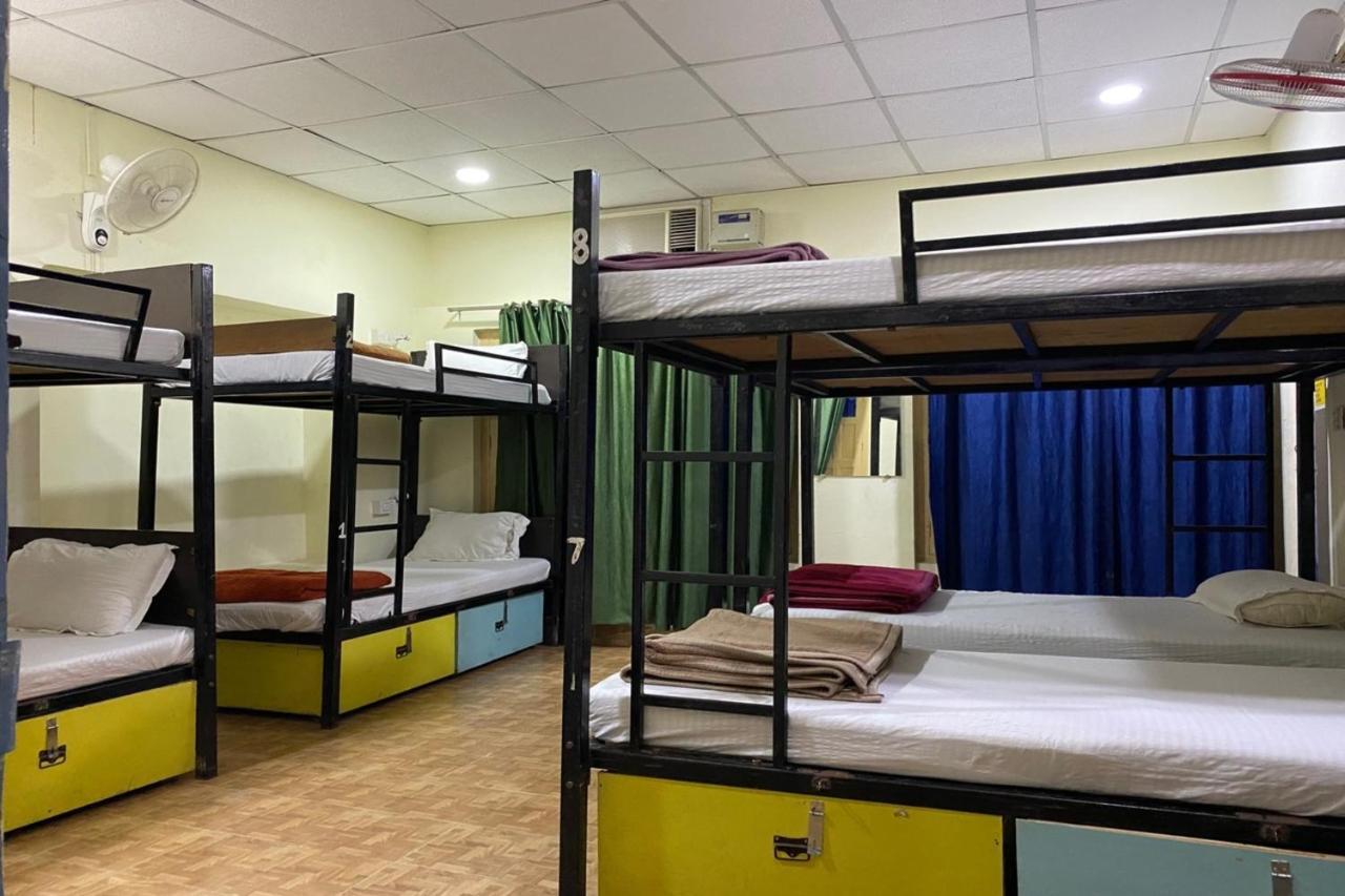 Vagabond Stay Hostel Varanasi Bagian luar foto