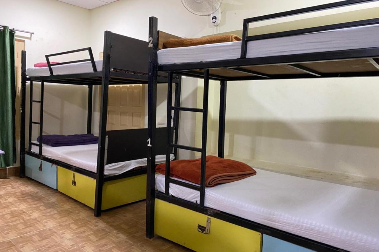 Vagabond Stay Hostel Varanasi Bagian luar foto