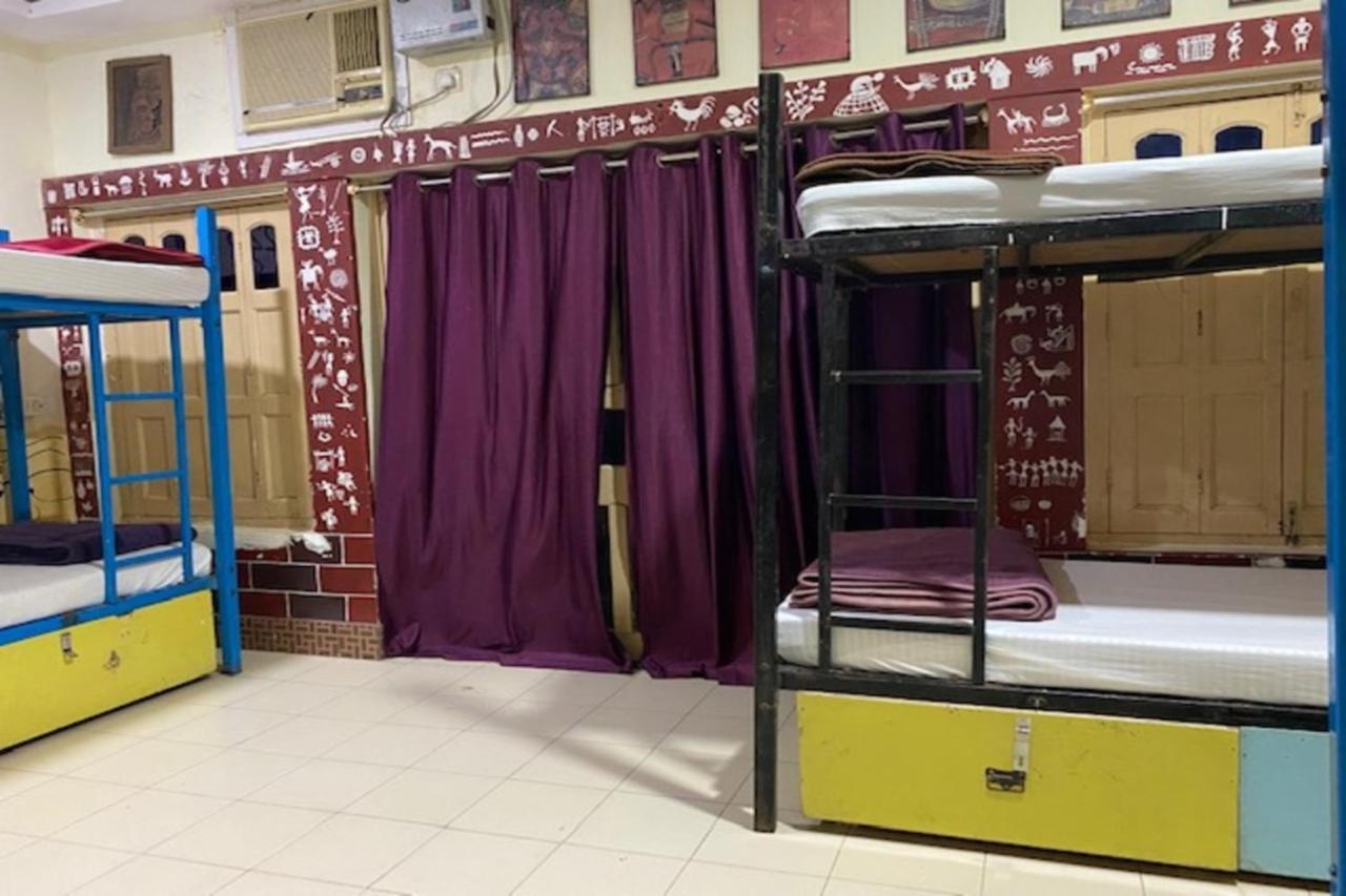 Vagabond Stay Hostel Varanasi Bagian luar foto