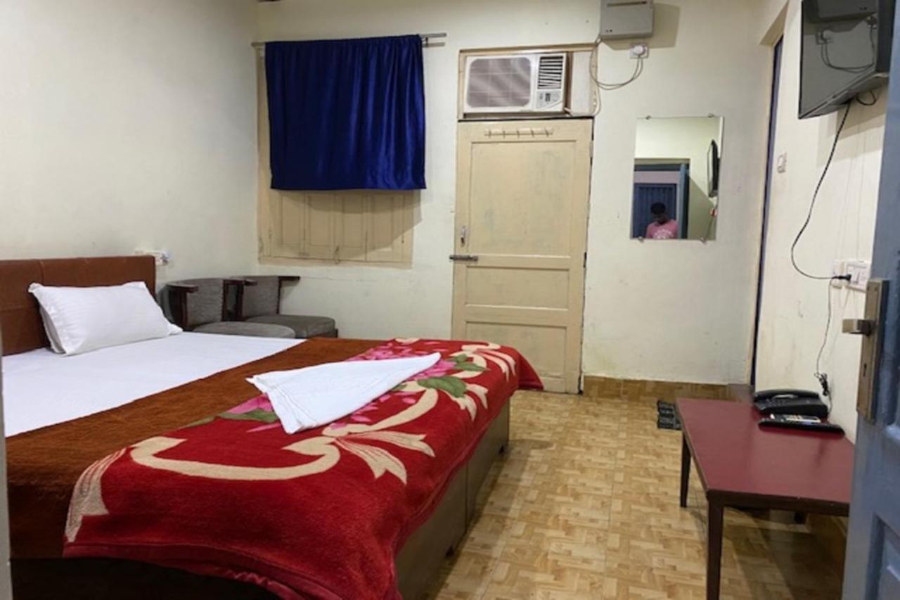 Vagabond Stay Hostel Varanasi Bagian luar foto