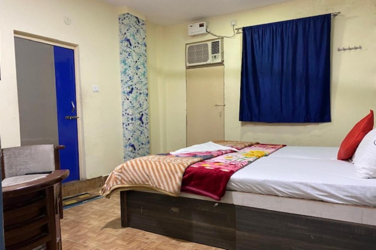 Vagabond Stay Hostel Varanasi Bagian luar foto