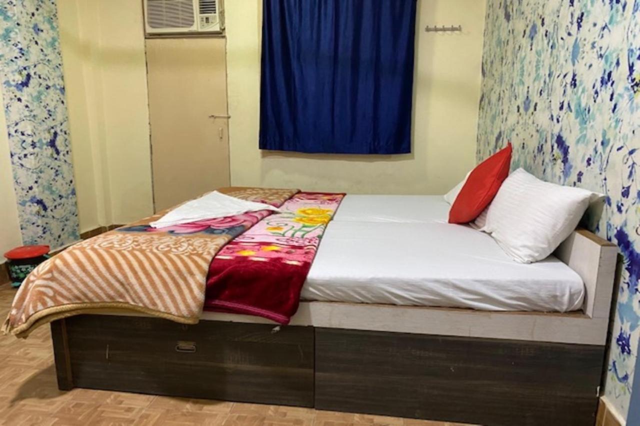 Vagabond Stay Hostel Varanasi Bagian luar foto