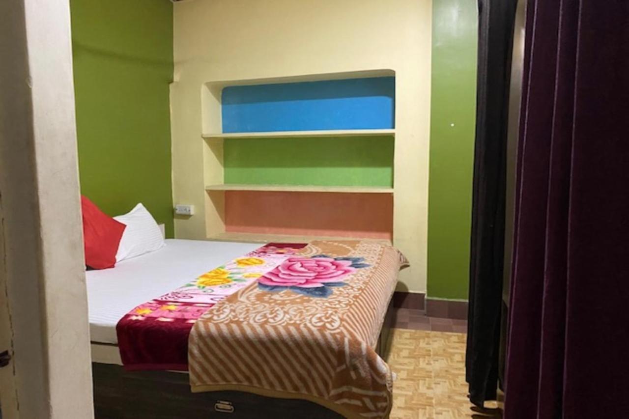 Vagabond Stay Hostel Varanasi Bagian luar foto