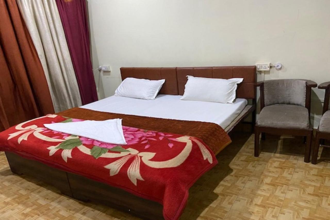 Vagabond Stay Hostel Varanasi Bagian luar foto