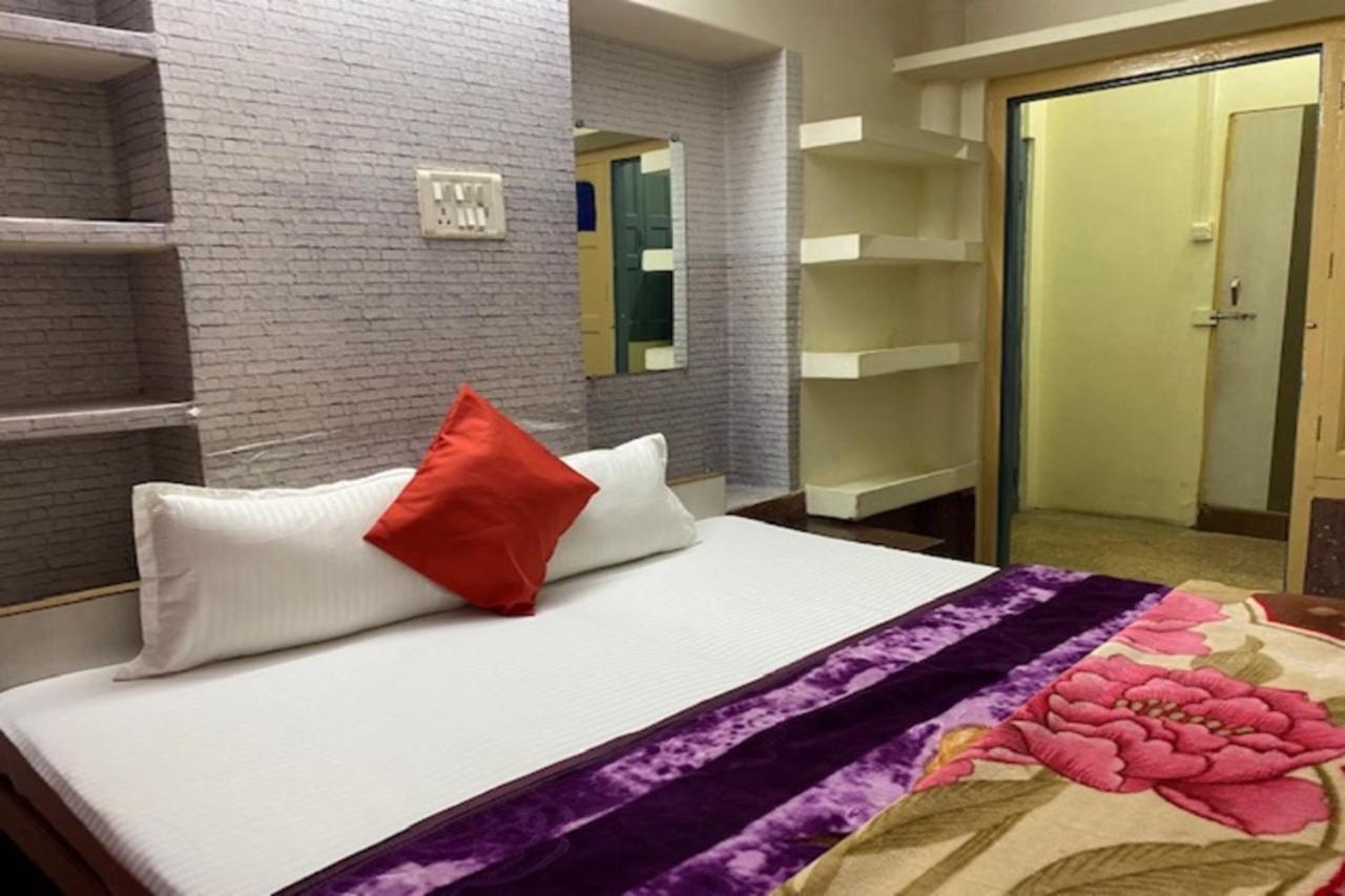 Vagabond Stay Hostel Varanasi Bagian luar foto