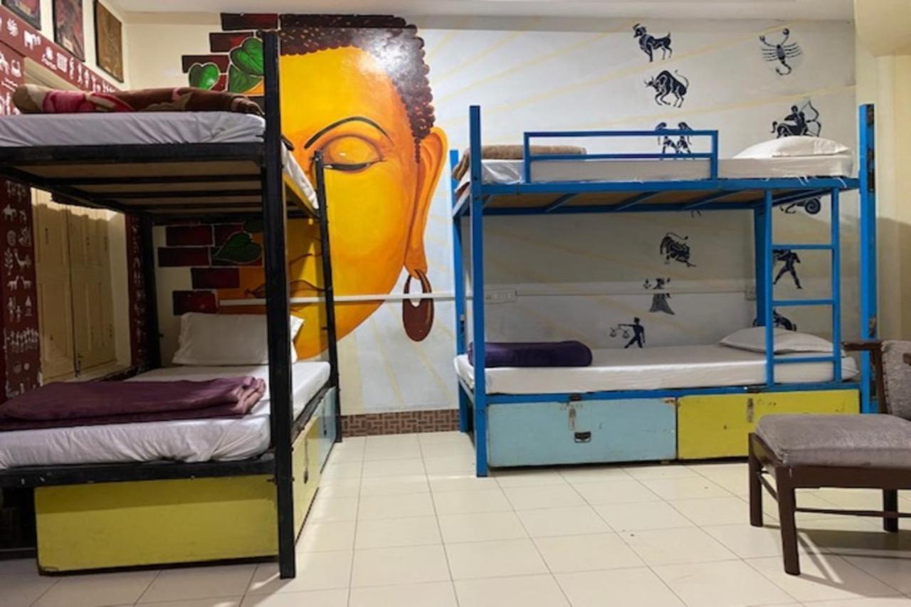 Vagabond Stay Hostel Varanasi Bagian luar foto