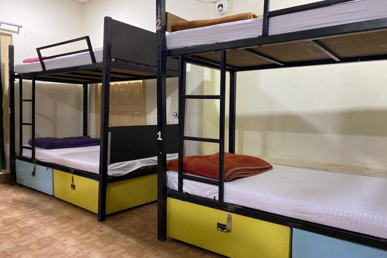 Vagabond Stay Hostel Varanasi Bagian luar foto