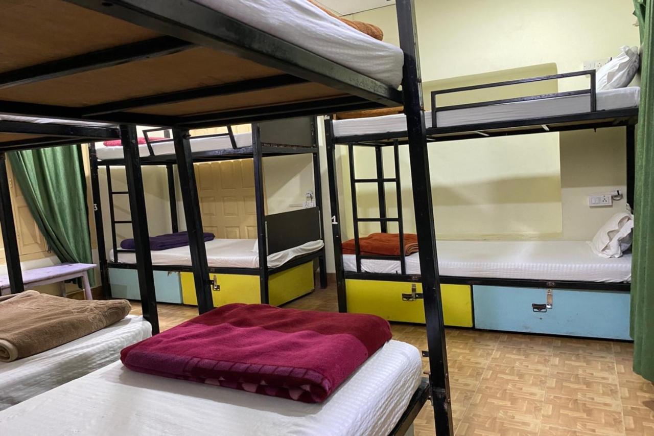 Vagabond Stay Hostel Varanasi Bagian luar foto