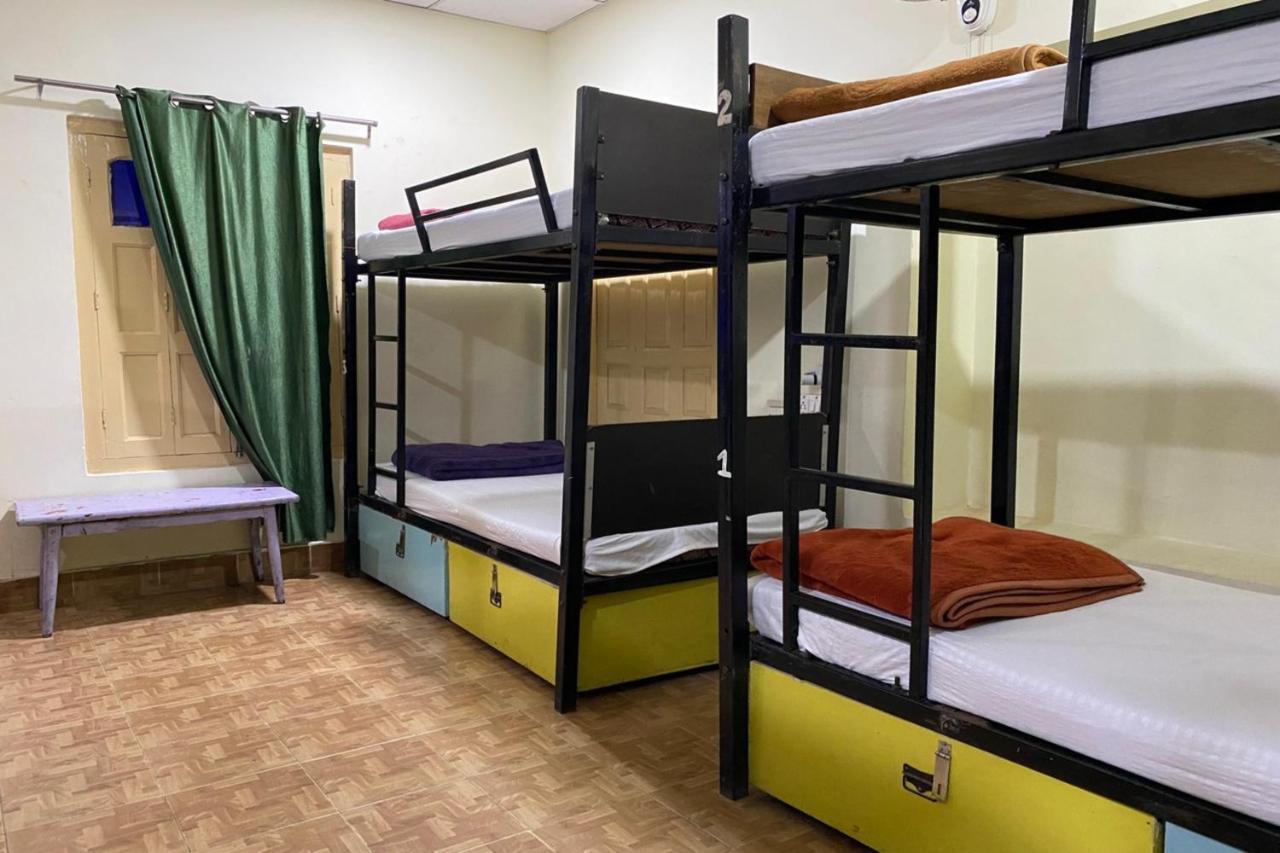 Vagabond Stay Hostel Varanasi Bagian luar foto