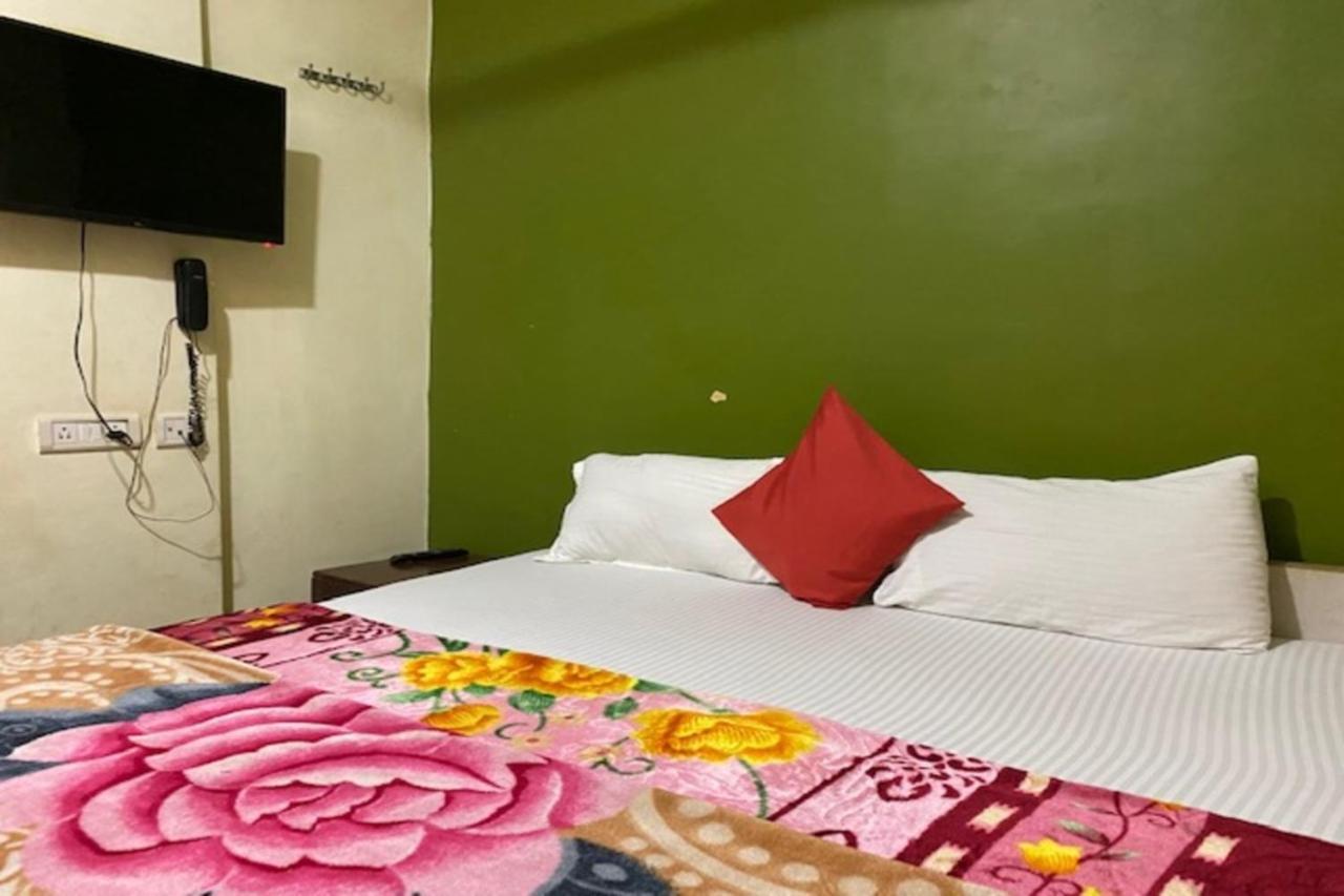 Vagabond Stay Hostel Varanasi Bagian luar foto